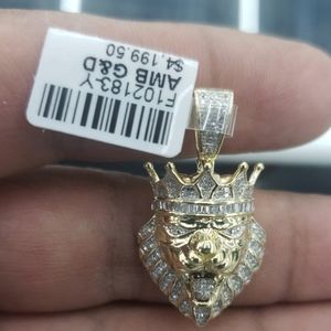10k yellow gold & Diamond lion pendant